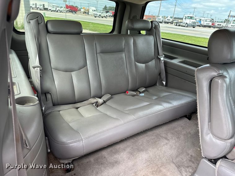 image for item DP8847 2004 Chevrolet Suburban 1500 SUV