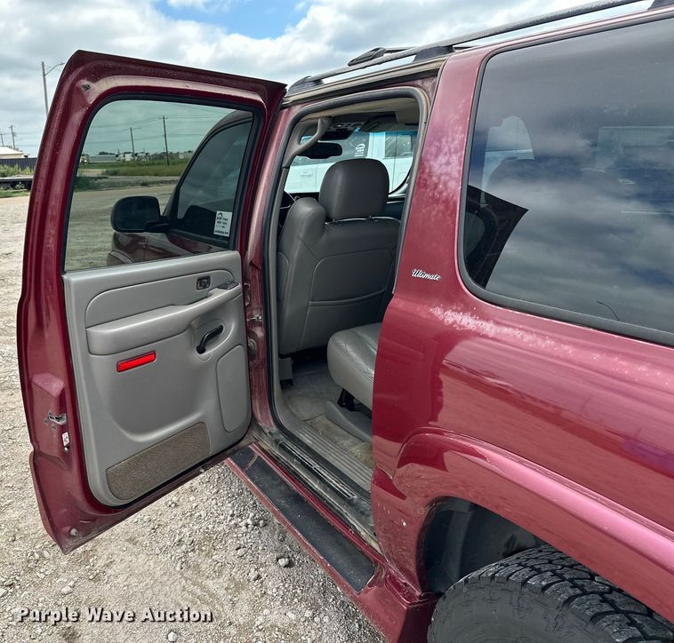image for item DP8847 2004 Chevrolet Suburban 1500 SUV