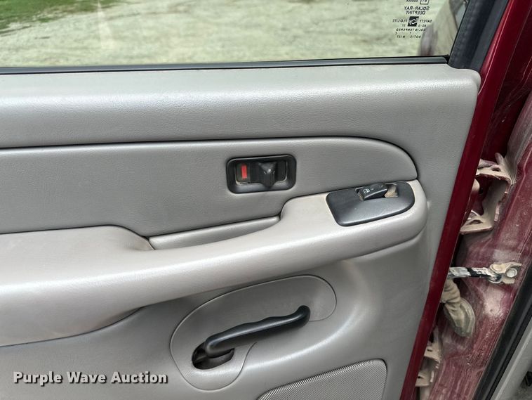 image for item DP8847 2004 Chevrolet Suburban 1500 SUV