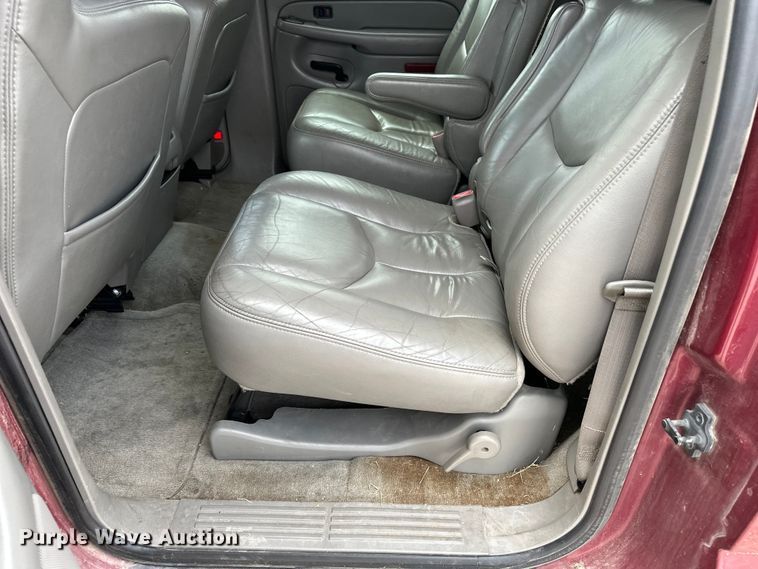 image for item DP8847 2004 Chevrolet Suburban 1500 SUV