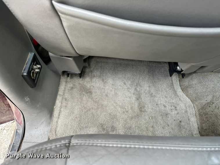 image for item DP8847 2004 Chevrolet Suburban 1500 SUV