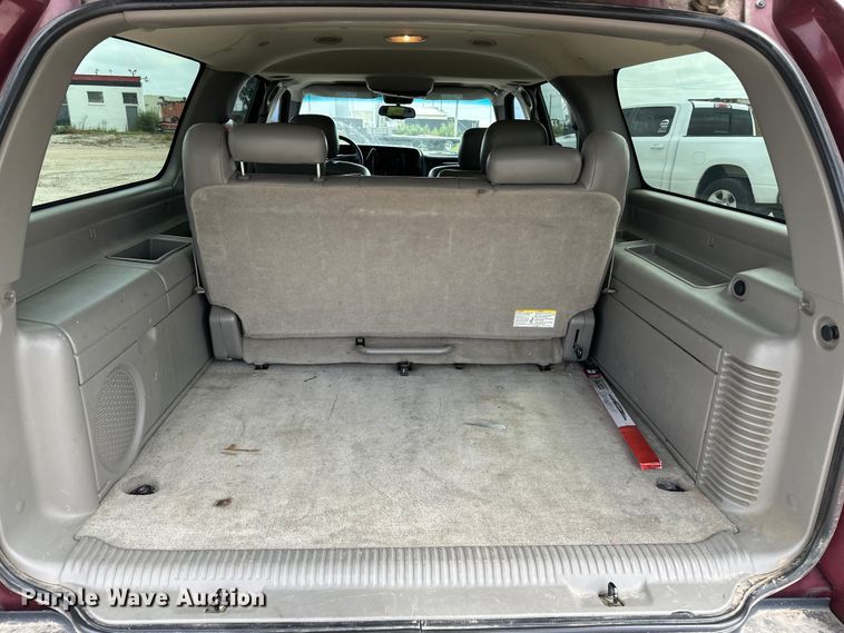 image for item DP8847 2004 Chevrolet Suburban 1500 SUV