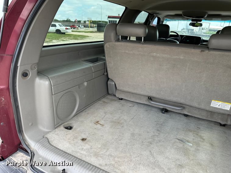 image for item DP8847 2004 Chevrolet Suburban 1500 SUV