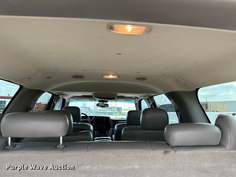 image for item DP8847 2004 Chevrolet Suburban 1500 SUV
