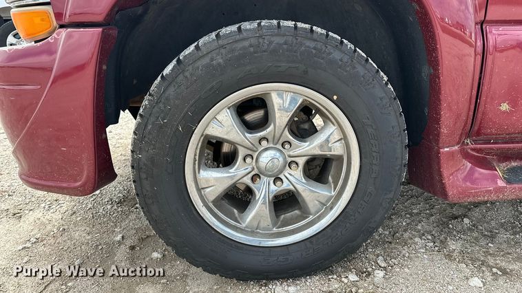 image for item DP8847 2004 Chevrolet Suburban 1500 SUV