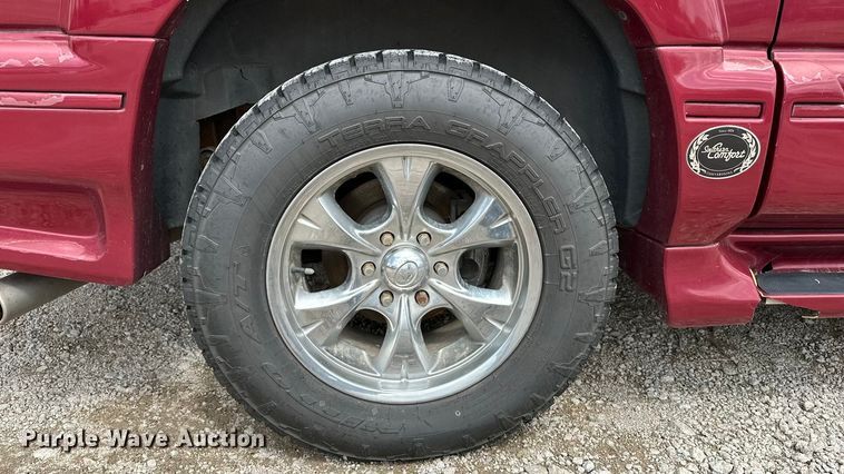 image for item DP8847 2004 Chevrolet Suburban 1500 SUV