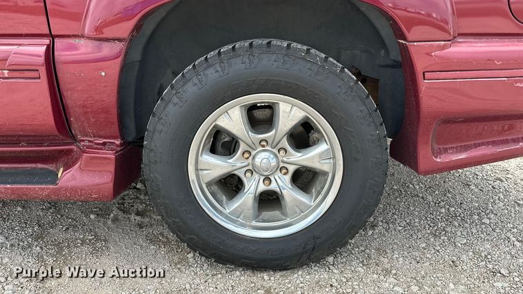 image for item DP8847 2004 Chevrolet Suburban 1500 SUV