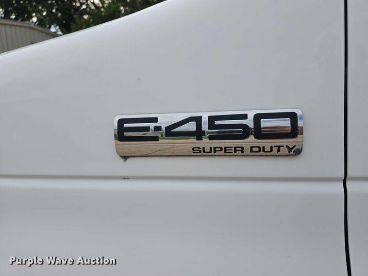 image for item DR3874 2011 Ford E-450 Super Duty shuttle bus