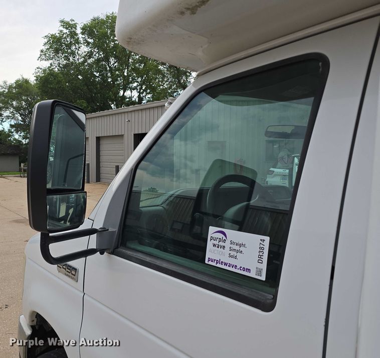 image for item DR3874 2011 Ford E-450 Super Duty shuttle bus