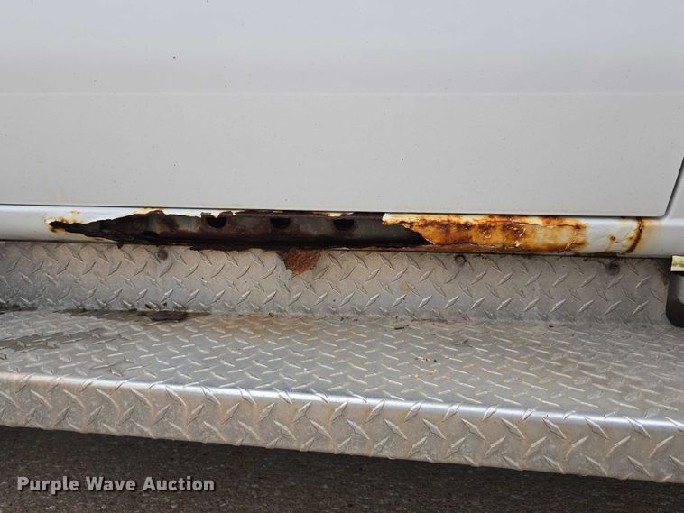 image for item DR3874 2011 Ford E-450 Super Duty shuttle bus