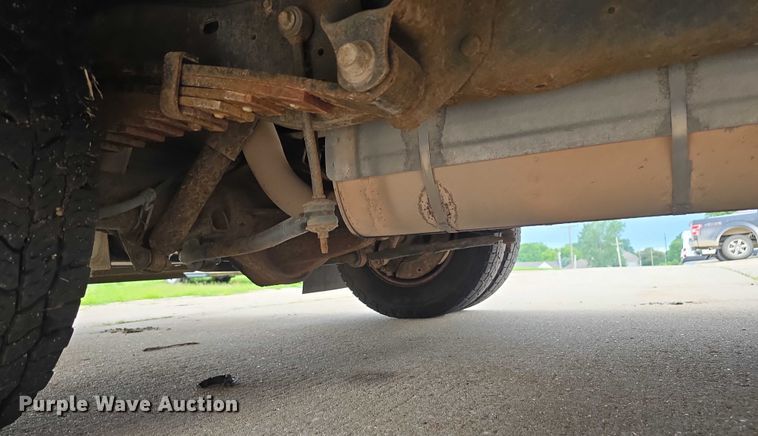 image for item DR3874 2011 Ford E-450 Super Duty shuttle bus