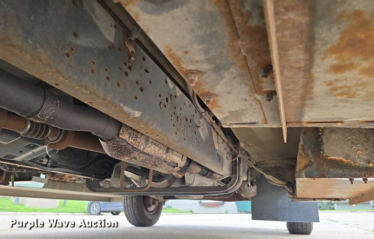 image for item DR3874 2011 Ford E-450 Super Duty shuttle bus