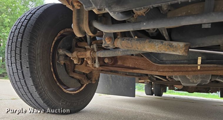 image for item DR3874 2011 Ford E-450 Super Duty shuttle bus