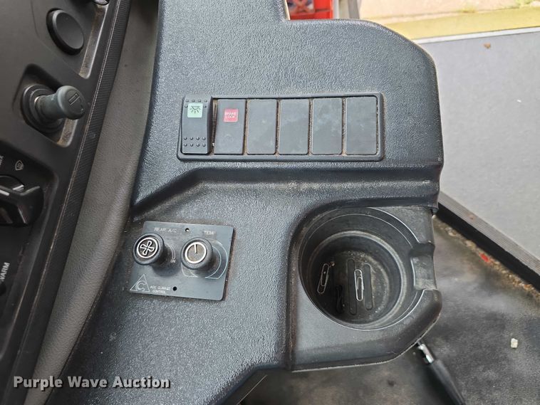 image for item DR3874 2011 Ford E-450 Super Duty shuttle bus