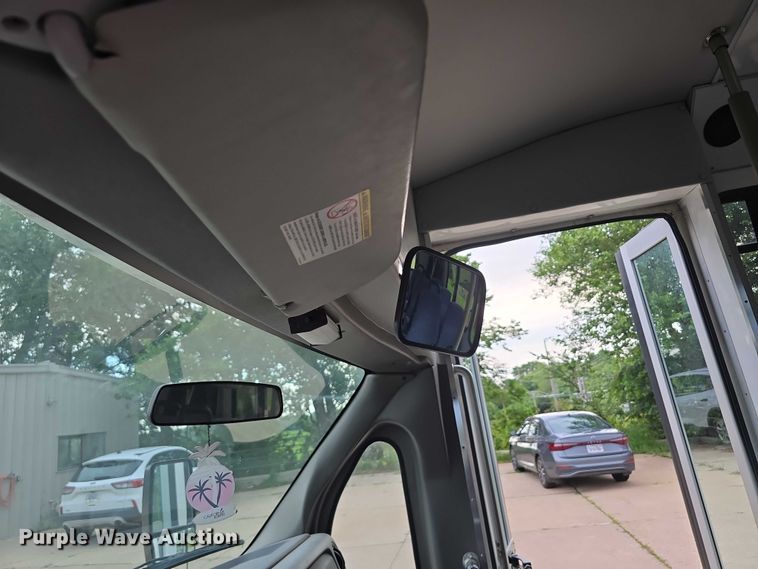 image for item DR3874 2011 Ford E-450 Super Duty shuttle bus