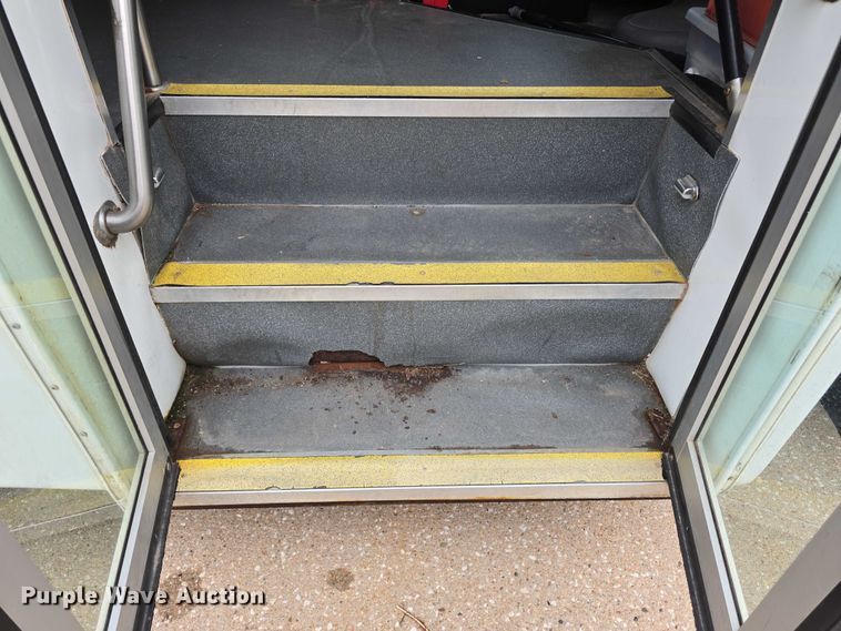 image for item DR3874 2011 Ford E-450 Super Duty shuttle bus