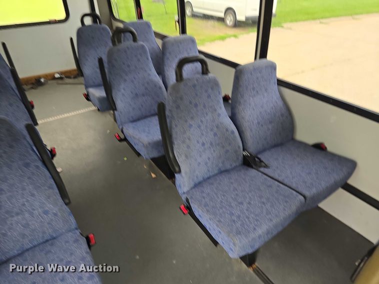 image for item DR3874 2011 Ford E-450 Super Duty shuttle bus