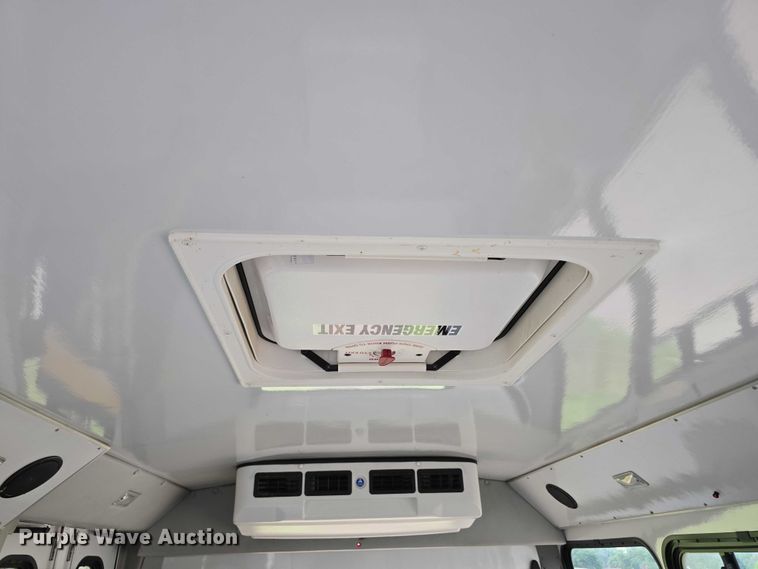 image for item DR3874 2011 Ford E-450 Super Duty shuttle bus