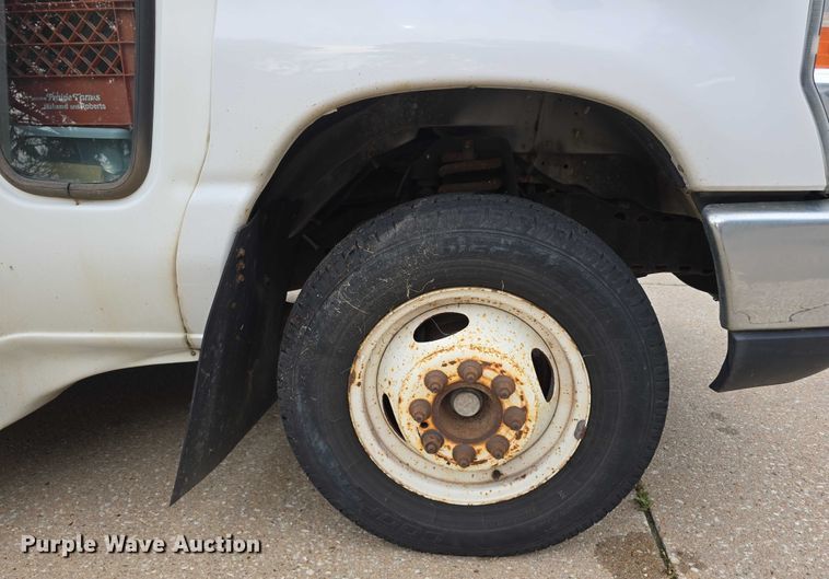 image for item DR3874 2011 Ford E-450 Super Duty shuttle bus