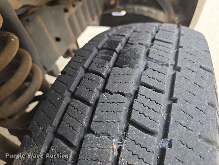 image for item DR3874 2011 Ford E-450 Super Duty shuttle bus