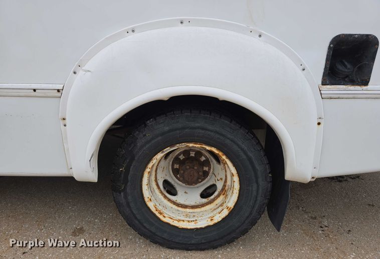 image for item DR3874 2011 Ford E-450 Super Duty shuttle bus