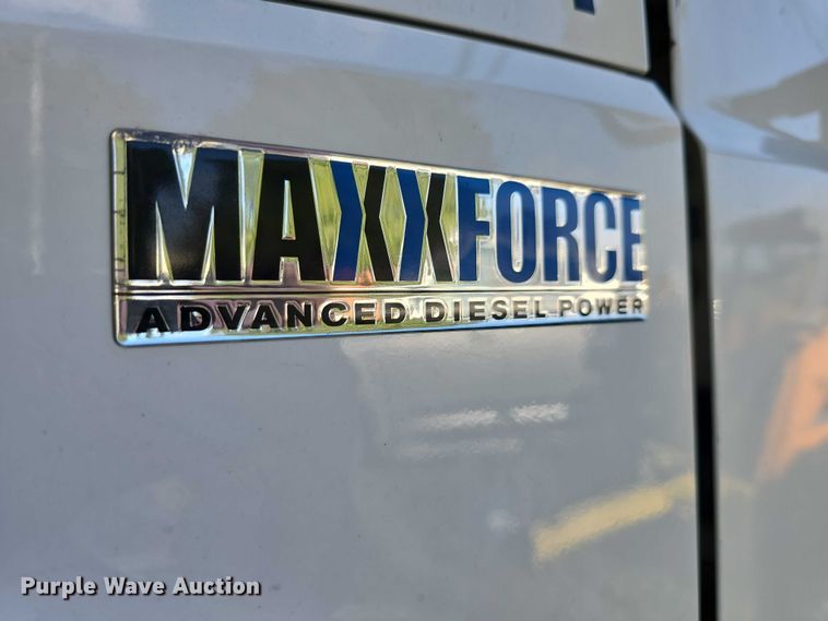 image for item DR3983 2014 International DuraStar 4400 truck cab and chassis