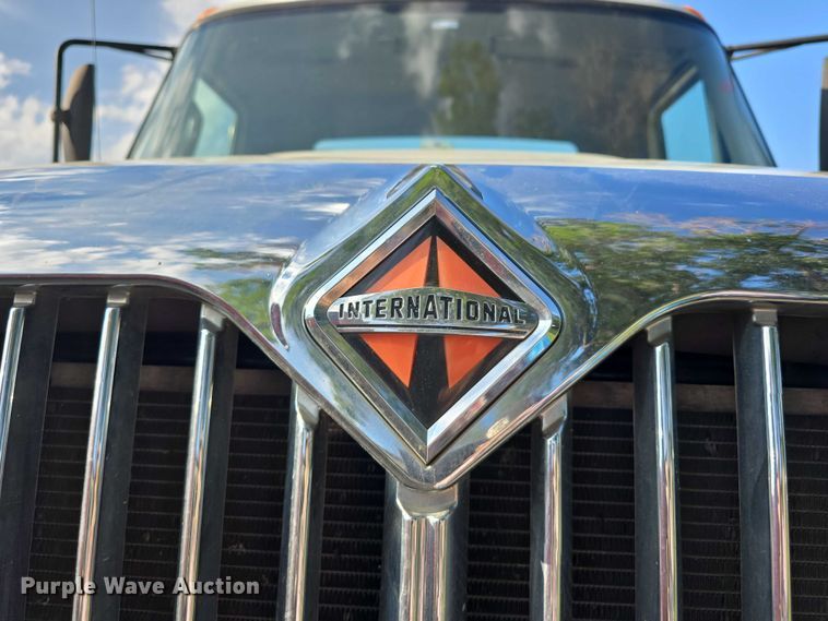 image for item DR3983 2014 International DuraStar 4400 truck cab and chassis