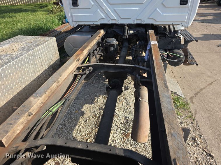 image for item DR3983 2014 International DuraStar 4400 truck cab and chassis