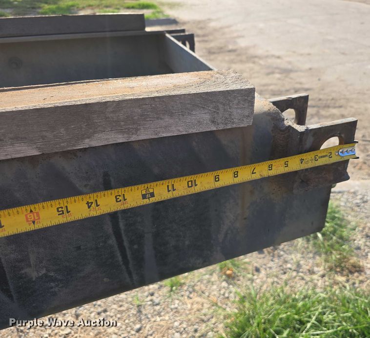 image for item DR3983 2014 International DuraStar 4400 truck cab and chassis