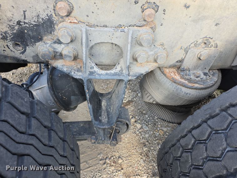 image for item DR3983 2014 International DuraStar 4400 truck cab and chassis