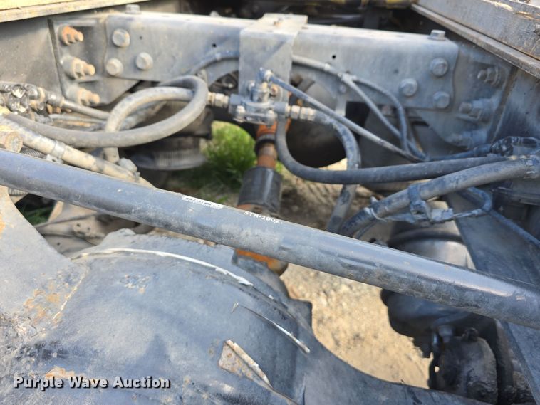 image for item DR3983 2014 International DuraStar 4400 truck cab and chassis