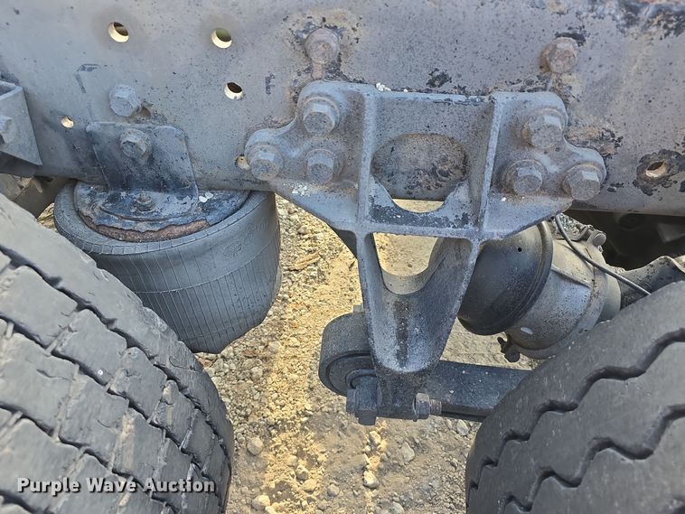 image for item DR3983 2014 International DuraStar 4400 truck cab and chassis