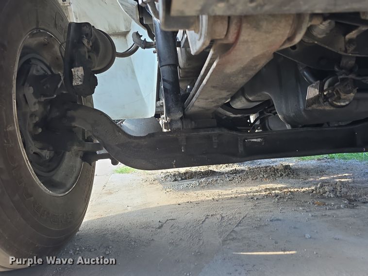 image for item DR3983 2014 International DuraStar 4400 truck cab and chassis