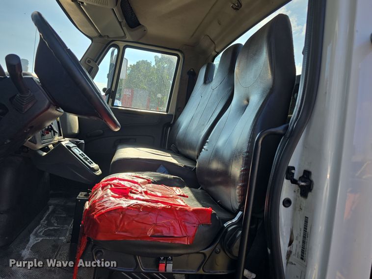 image for item DR3983 2014 International DuraStar 4400 truck cab and chassis