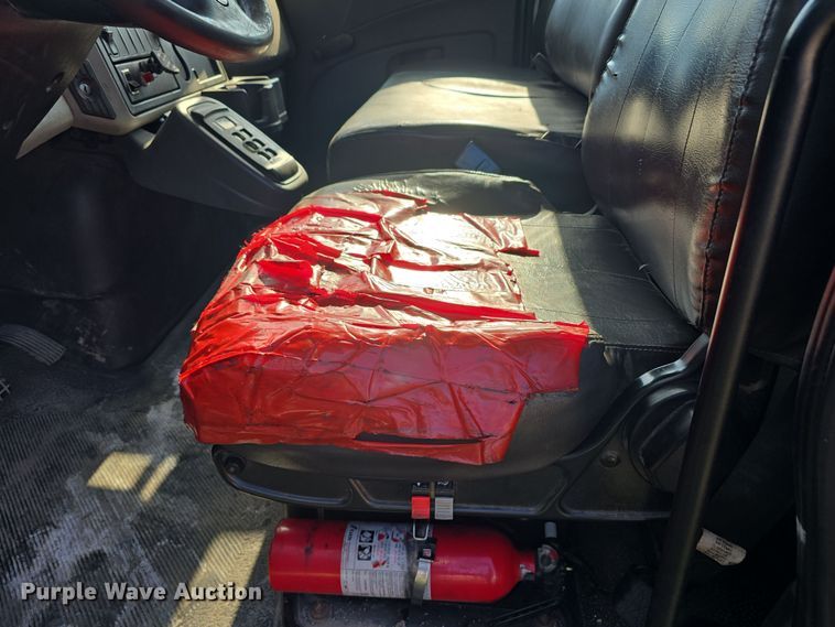 image for item DR3983 2014 International DuraStar 4400 truck cab and chassis