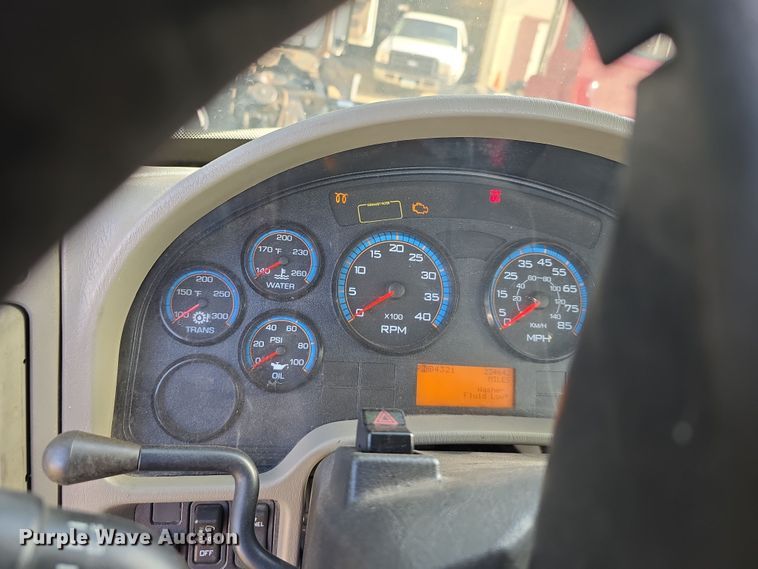 image for item DR3983 2014 International DuraStar 4400 truck cab and chassis