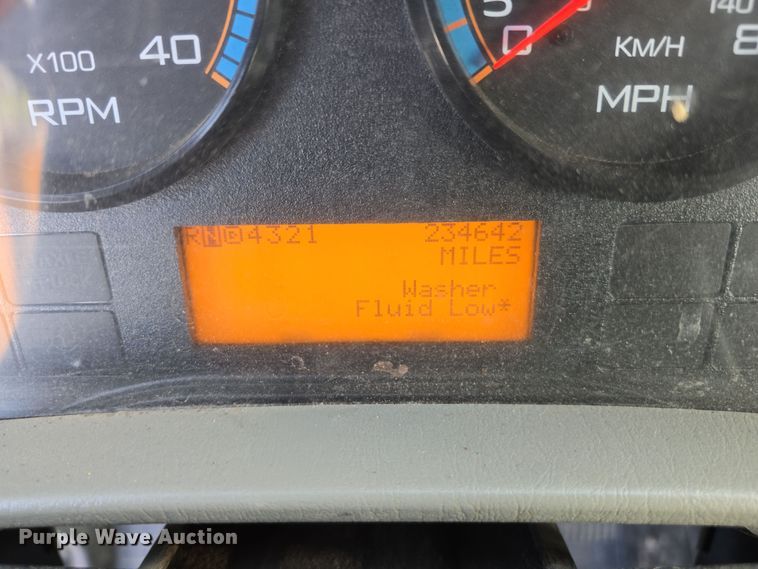 image for item DR3983 2014 International DuraStar 4400 truck cab and chassis