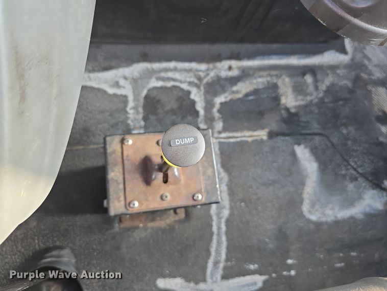 image for item DR3983 2014 International DuraStar 4400 truck cab and chassis