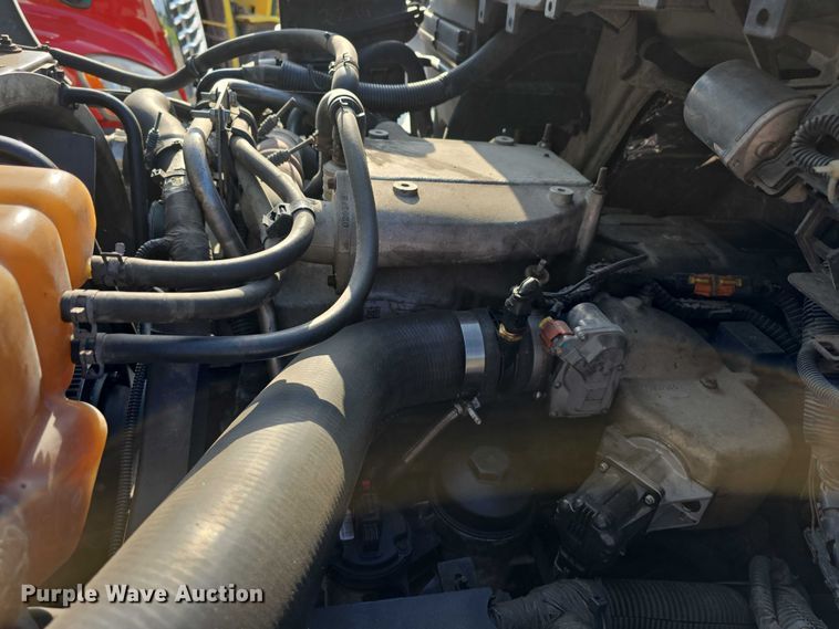 image for item DR3983 2014 International DuraStar 4400 truck cab and chassis