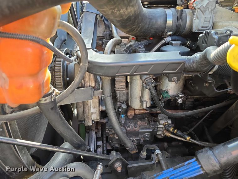 image for item DR3983 2014 International DuraStar 4400 truck cab and chassis