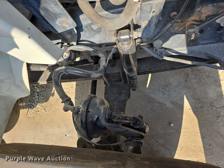 image for item DR3983 2014 International DuraStar 4400 truck cab and chassis