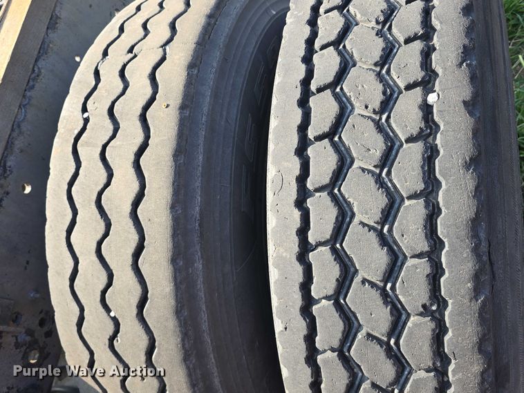 image for item DR3983 2014 International DuraStar 4400 truck cab and chassis