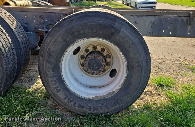 image for item DR3983 2014 International DuraStar 4400 truck cab and chassis