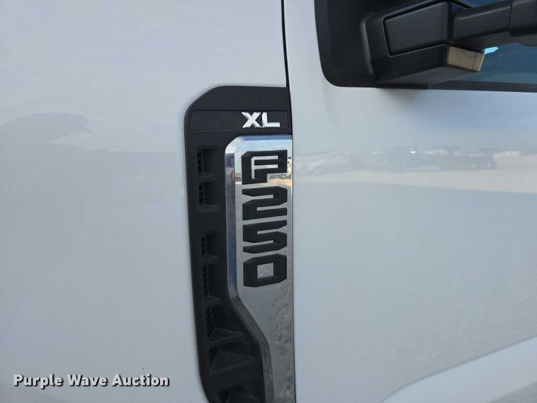 image for item DR3985 2023 Ford F250 XL SuperCab pickup truck