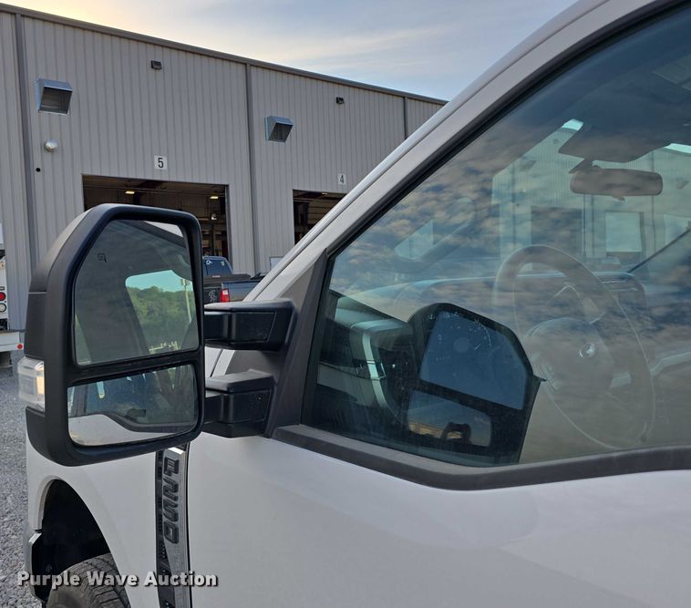 image for item DR3985 2023 Ford F250 XL SuperCab pickup truck