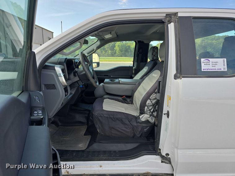 image for item DR3985 2023 Ford F250 XL SuperCab pickup truck