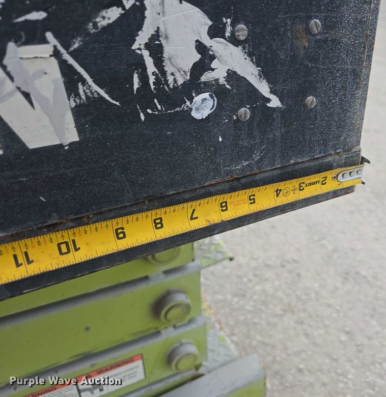 image for item DR3992 Clark CSL26N scissor lift