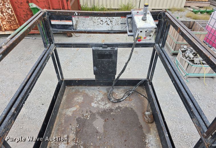 image for item DR3992 Clark CSL26N scissor lift