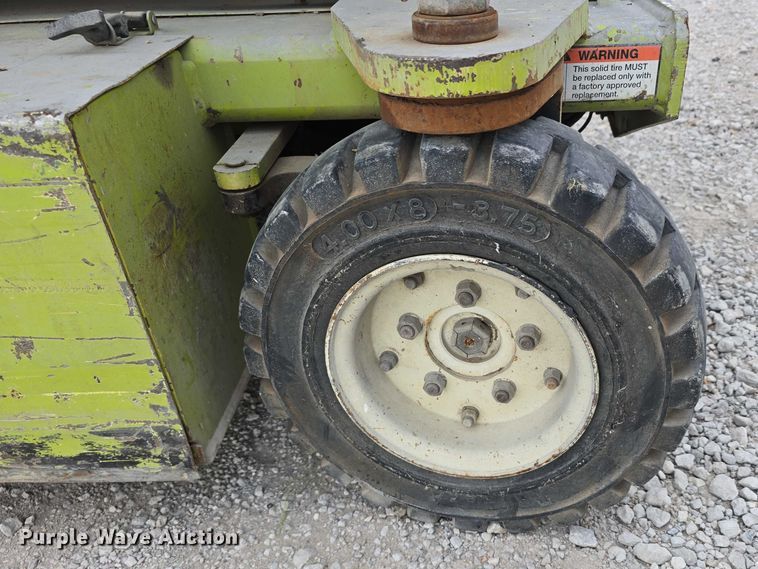 image for item DR3992 Clark CSL26N scissor lift