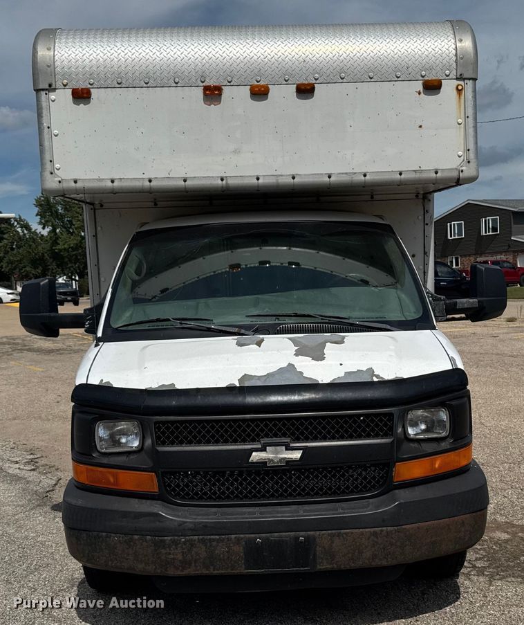 image for item DT0515 2009 Chevrolet Express delivery truck